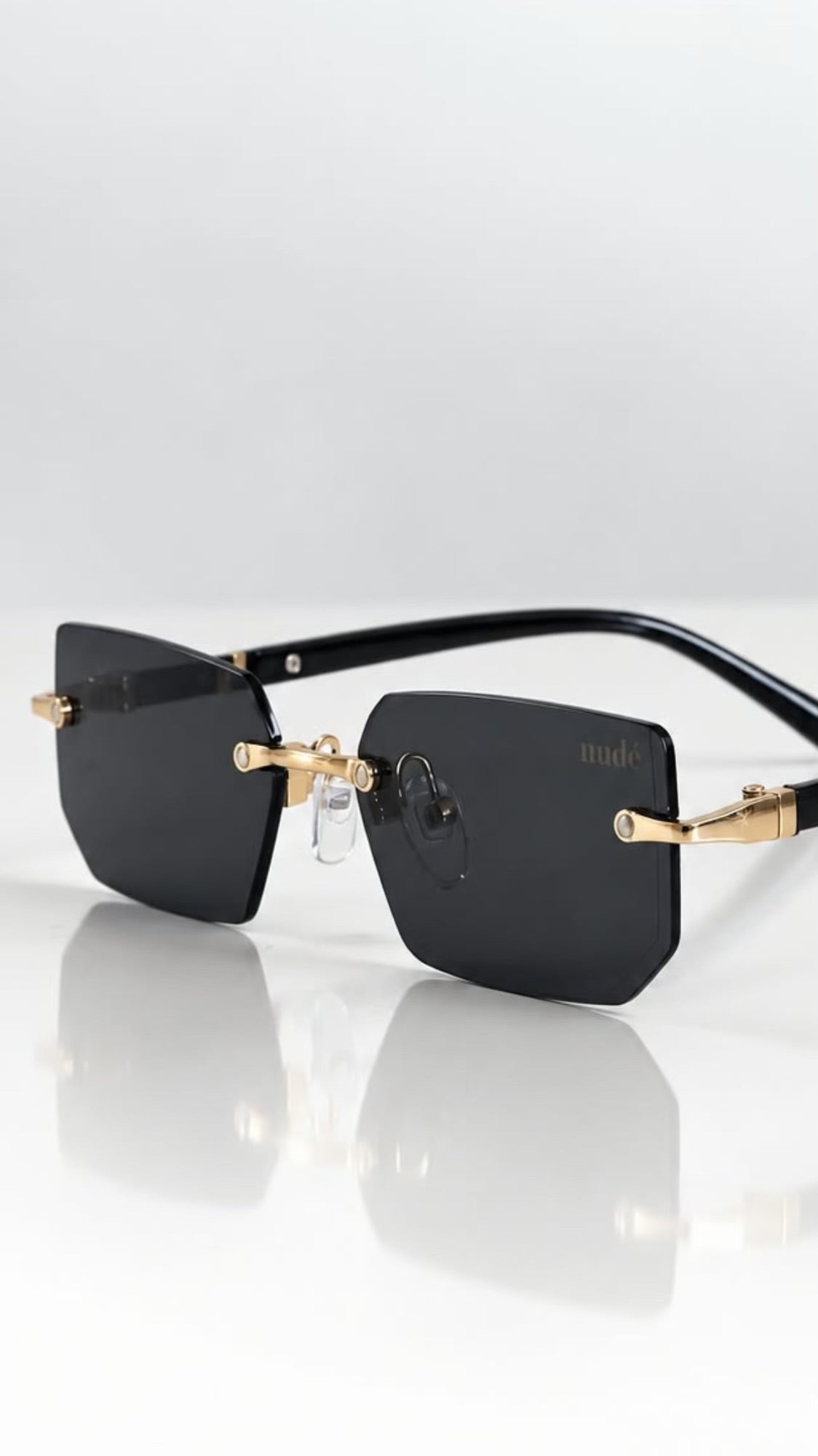 MONROE - Black Noir